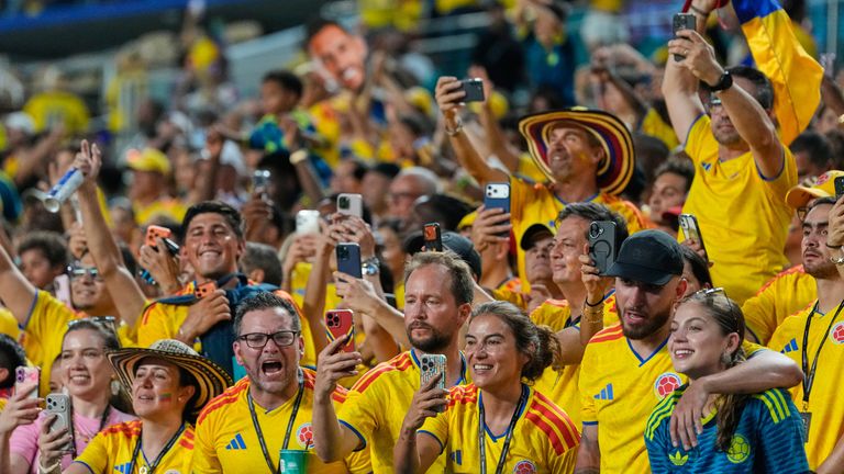 Os torcedores da Colômbia estiveram em força em Miami enquanto seu time se classificava para as oitavas de final 