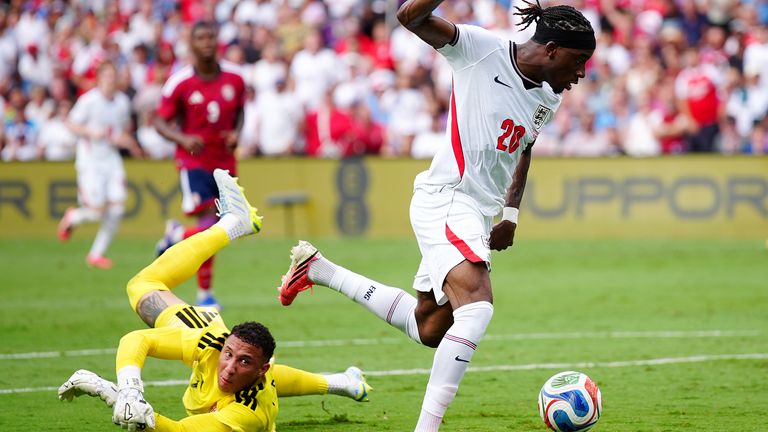 Noni Madueke missed an open goal in the first half