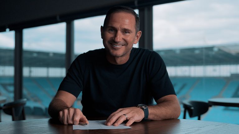Lampard signs new Coventry deal after summer interest