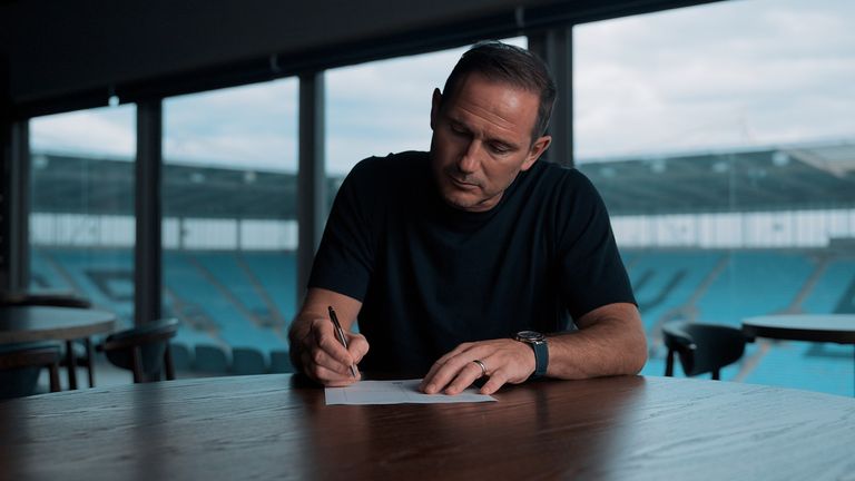 Frank Lampard assinou um novo contrato com Coventry (foto cortesia de Coventry City FC)