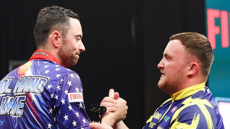Luke Littler e Luke Humphries no Teatro do Madison Square Garden, em Nova York. (Foto de Tom Horak/PDC)