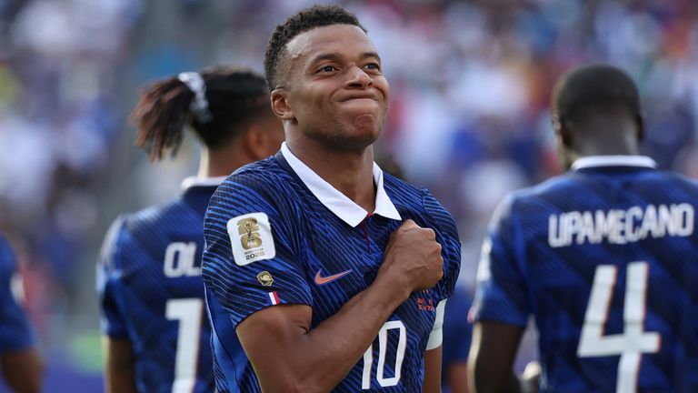 フランス 3-0 スウェーデン: ガリー・ネヴィルは、レ・ブルーはキリアン・ムバッペが「偉大になる寸前」で、他のワールドカップチームよりも「レベルアップしている」と語る