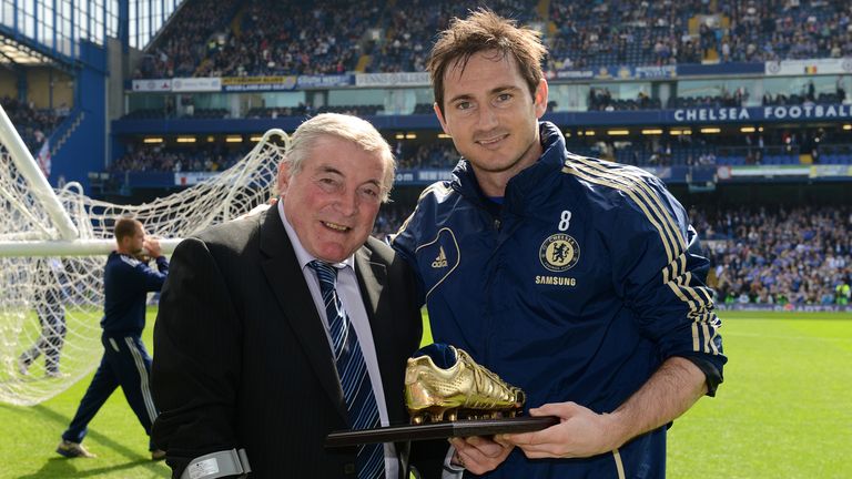 Bobby Tambling with Frank Lampard after Lampard broke his Chelsea scoring record