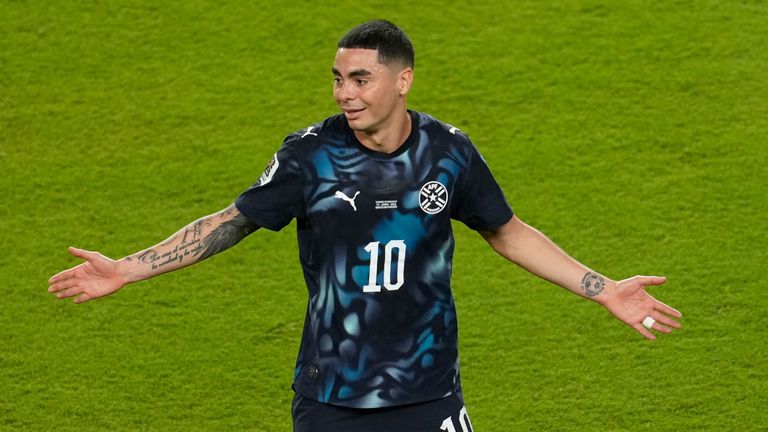 Miguel Almiron, do Paraguai, foi expulso no segundo tempo