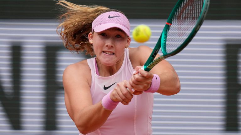 Russia's Mirra Andreeva returns to Ukraine's Marta Kostyuk during the semifinal tennis match at the French Open in Paris, Thursday, June 4, 2026. (AP Photo/Christophe Ena)