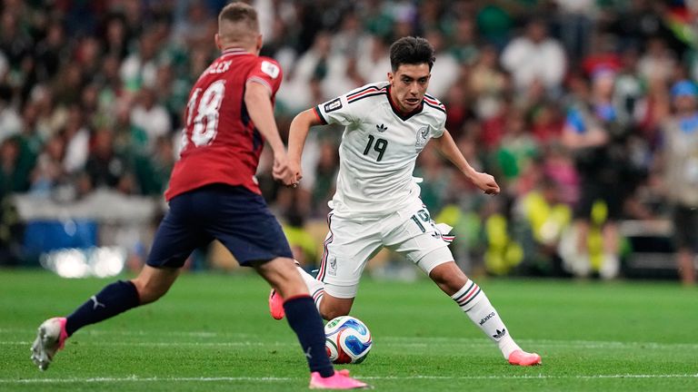 Mora shone in Mexico's 3-0 win over Czech Republic