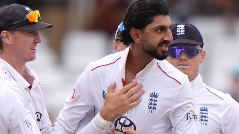 Shoaib Bashir celebrates trapping Rachin Ravindra leg before for 94