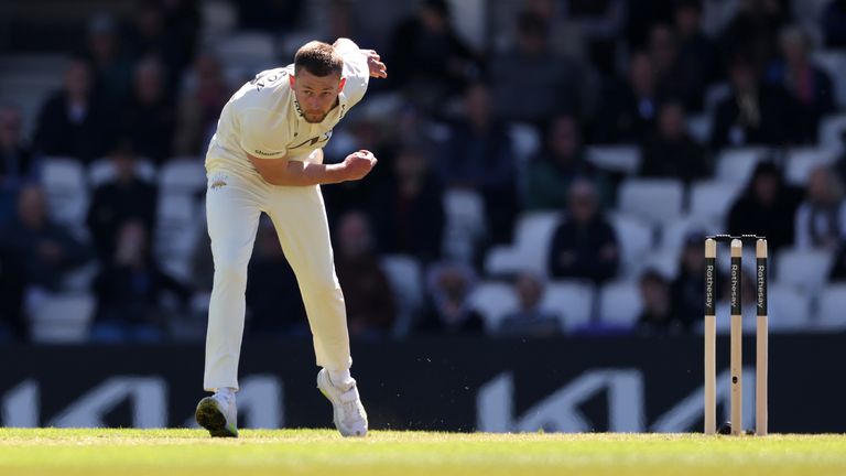 Gus Atkinson foi retirado da equipe de testes da Inglaterra após violar o toque de recolher ao lado do capitão Ben Stokes