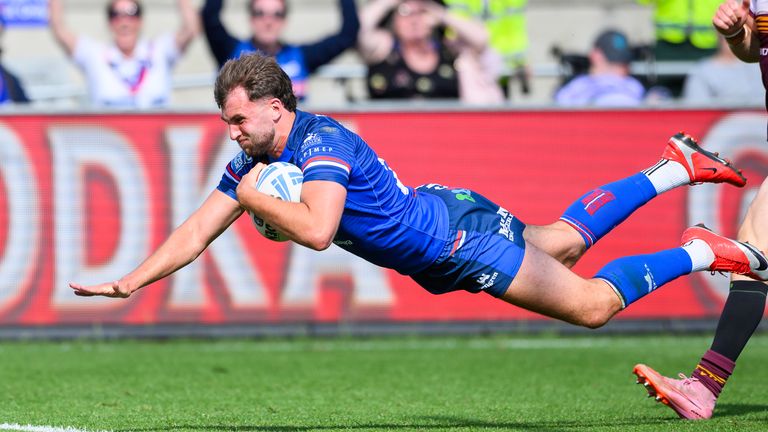 Wakefield's Josh Rourke scores the game-winning try as time expires against Huddersfield. (Photo: Allan McKenzie/SWpix.com)