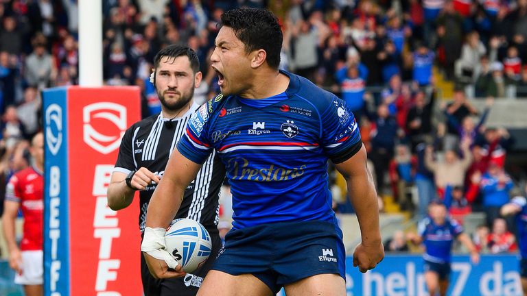 Wakefield's Mason Lino celebrates scoring the winning try against Hull KR (Allan McKenzie/SWpix.com)