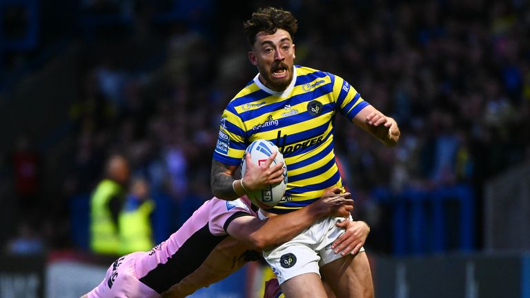 Picture by Olly Hassell/SWpix.com - 05/06/2026 - Rugby League - Betfred Super League Round 13 - Warrington Wolves v Hull FC - Halliwell Jones Stadium, Warrington, England - Matty Ashton of Warrington is tackled by \h\