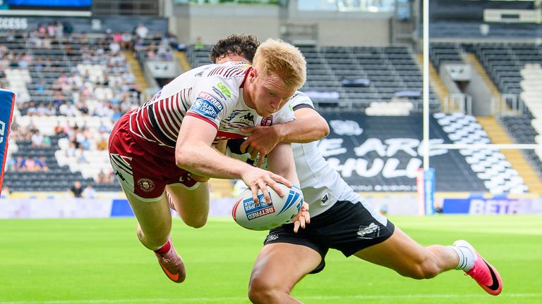 Wigan's Zach Eckersley scores a try against Hull FC (Photo: Allan McKenzie/SWpix.com) 