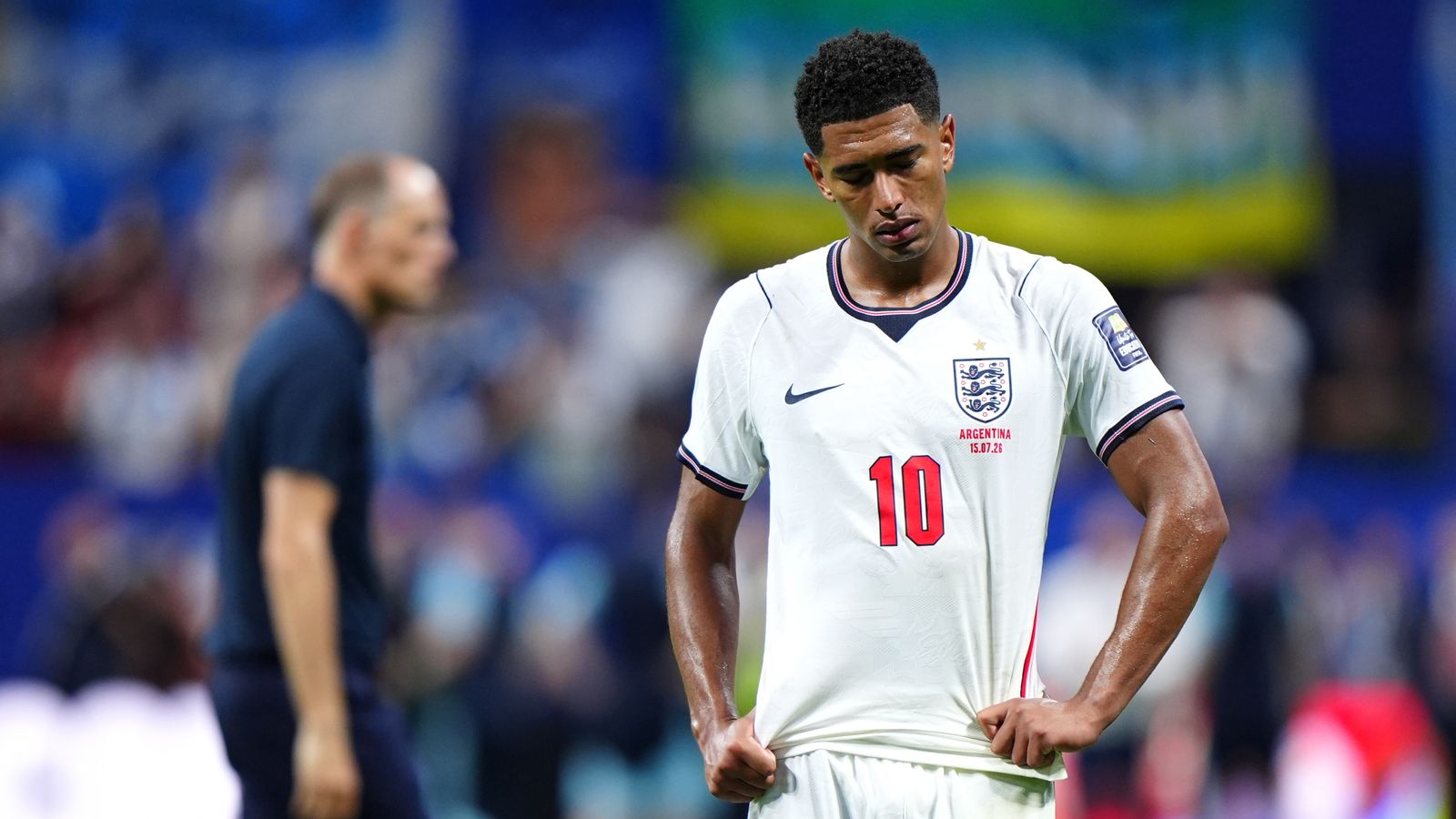 جاري نيفيل يعلق على خروج إنجلترا من نصف نهائي كأس العالم ويشير إلى المشاكل المتكررة