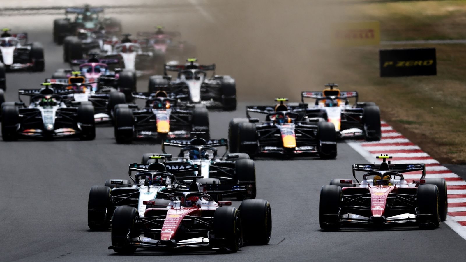 安东内利夺F1英国站杆位，法拉利双车紧随
