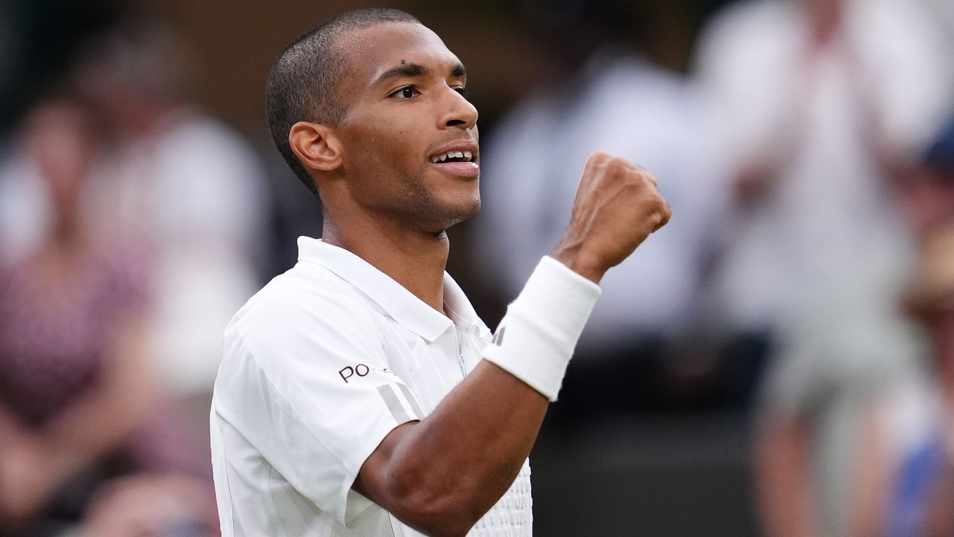 Wimbledon Day Five LIVE! Auger-Aliassime cruising after Gauff and Sabalenka win