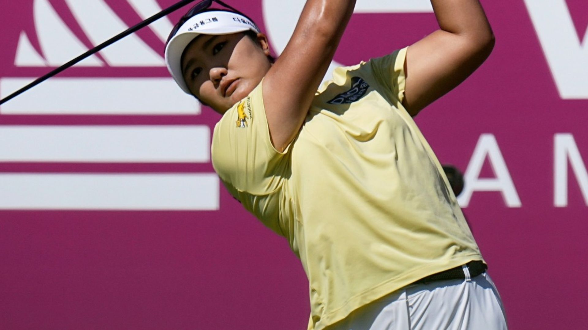 Ryu holds off surging Henderson in play-off to win second consecutive major
