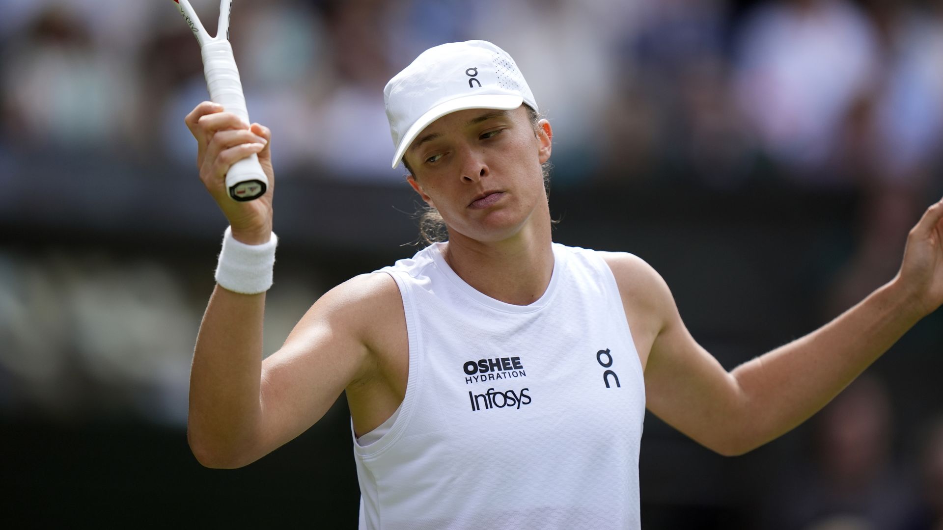 Wimbledon Day Six LIVE! Defending champion Swiatek on brink of defeat