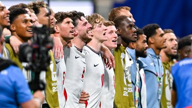 England players unite to sing Oasis anthem Wonderwall with fans