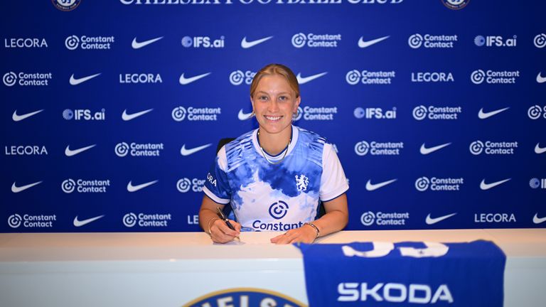 WSL latest: Kaneryd joins OL Lyonnes as Beever-Jones pens new Chelsea deal