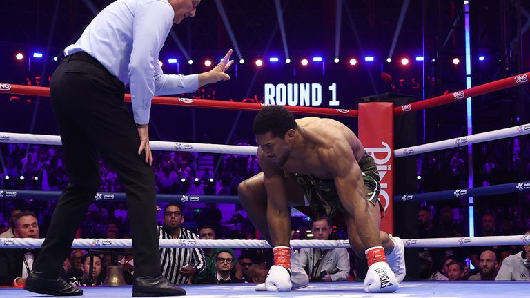 Anthony Joshua foi sensacionalmente nocauteado por Kristian Prenga nos primeiros 20 segundos