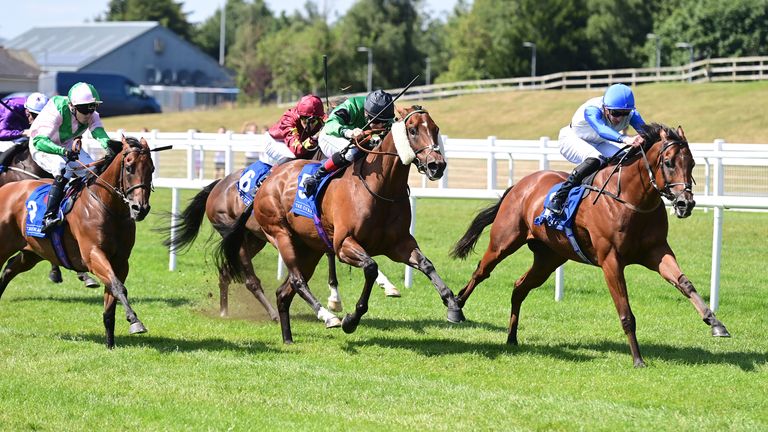 18-7-26 Curragh..Cover Up e James Doyle vencem o Tulfarris Hotel And Golf Resort Sapphire Stakes (Grupo 2)..Healy Racing Photo