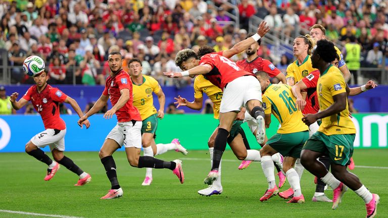 Emam Ashour lidera o Egito na frente contra a Austrália na Copa do Mundo