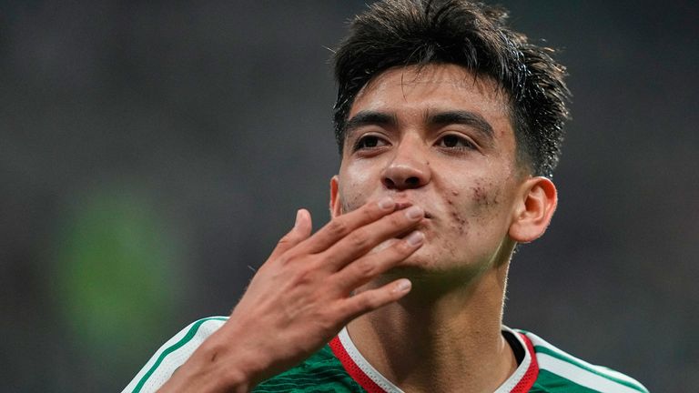 Mexico's Gilberto Mora (19) gestures to fans as he leaves the field during the World Cup round of 32 soccer match between Mexico and Ecuador in Mexico City, Tuesday, June 30, 2026. (AP Photo/Natacha Pisarenko )
