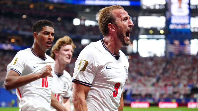Harry Kane comemora o primeiro gol da Inglaterra