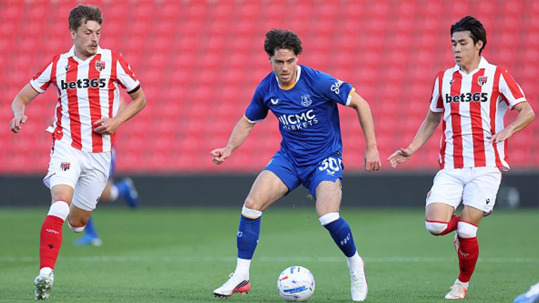 STOKE ON TRENT, ENGLAND - JULY 28: Hayden Hackney of Everton controls the ball ahead of Tatsuki Seko of Stoke City during the pre-season friendly match between Stoke City and Everton at Bet365 Stadium on July 28, 2026 in Stoke on Trent, England. (Photo by Alex Livesey/Getty Images)