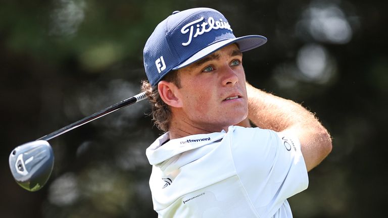Jackson Koivun acerta uma tacada inicial durante o 3M Open (Associated Press)