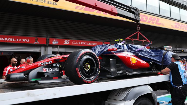 Lewis Hamilton car recovered after FP3 crash