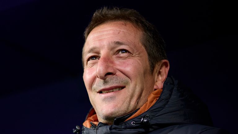  Luis Miguel Ramis will coach in LaLiga for the first time at the age of 56 with Osasuna
