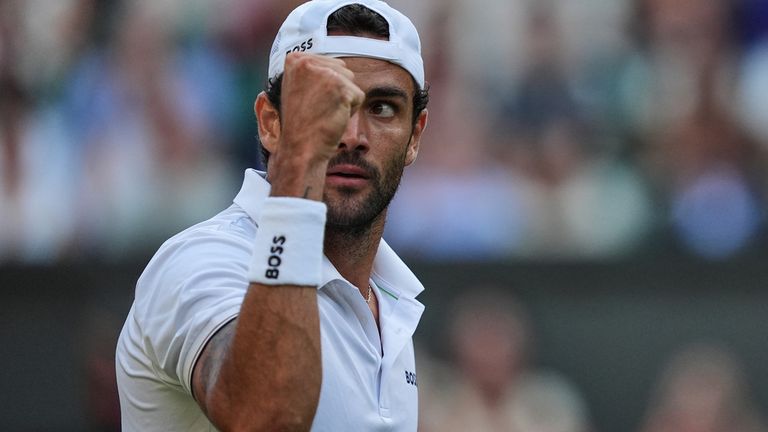 Matteo Berrettini wins the third set against Grigor Dimitrov