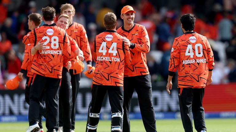 Mitch Marsh of SunRisers Leeds shakes hands with his team-mates following victory in The Hundred