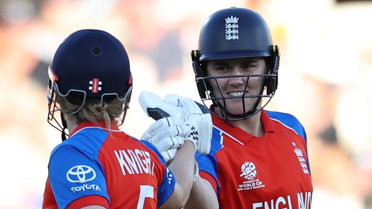 Heather Knight, Nat Sciver-Brunt - England vs South Africa