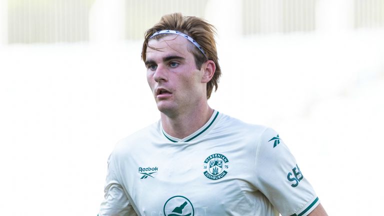Nathan Lowe foi emprestado ao Hibs pelo Stoke City