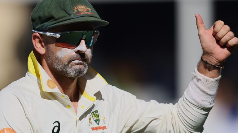 Nathan Lyon retorna de uma lesão no tendão da coxa contra a Inglaterra no Ashes do inverno passado para fazer parte da seleção australiana de teste para jogar contra Bangladesh