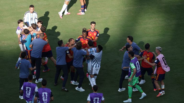 Soccer: FIFA World Cup: Spain Nico Williams (17) exchanges words with Argentina Leandro Paredes (5) during the FIFA World Cup Final match at New York New Jersey Stadium. .East Rutherford, NJ 7/19/2026.CREDIT: Simon Bruty (Photo by Simon Bruty/Sports 