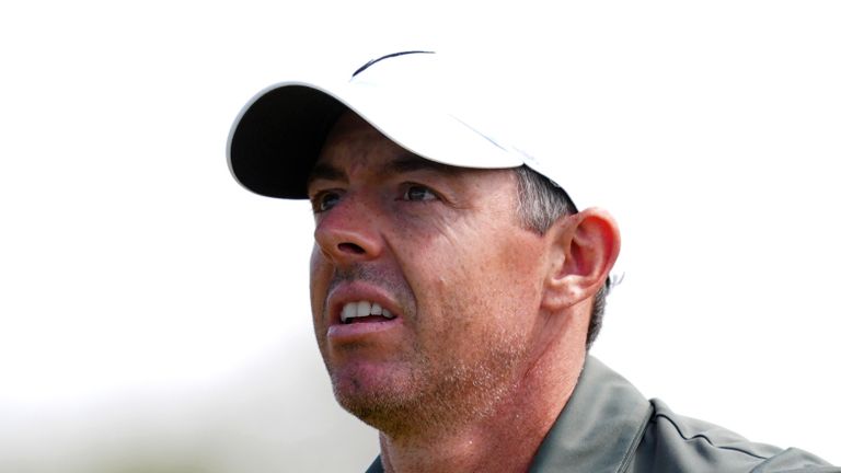 Rory McIlroy subiu no início de sua rodada final no domingo