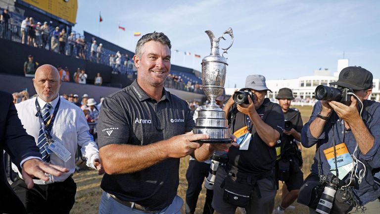 Fox attended the University of Auckland and studied psychology before pursuing a career in golf.