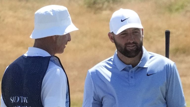 Scottie Scheffler foi visto jogando uma rodada de treino no Royal Birkdale no domingo, antes do The Open