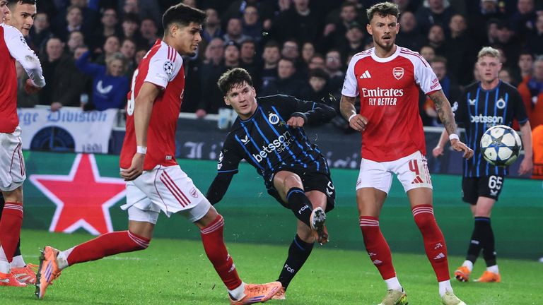 Tzolis jogou contra o Arsenal na Liga dos Campeões na temporada passada