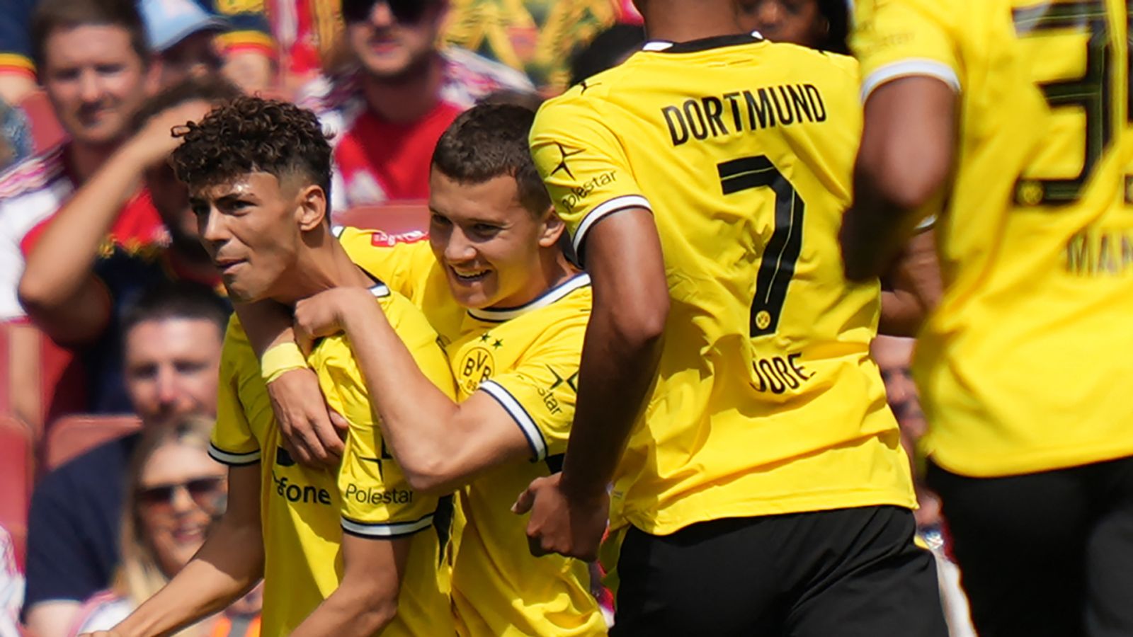 Arsenal defend badly as Dortmund win Emirates Cup