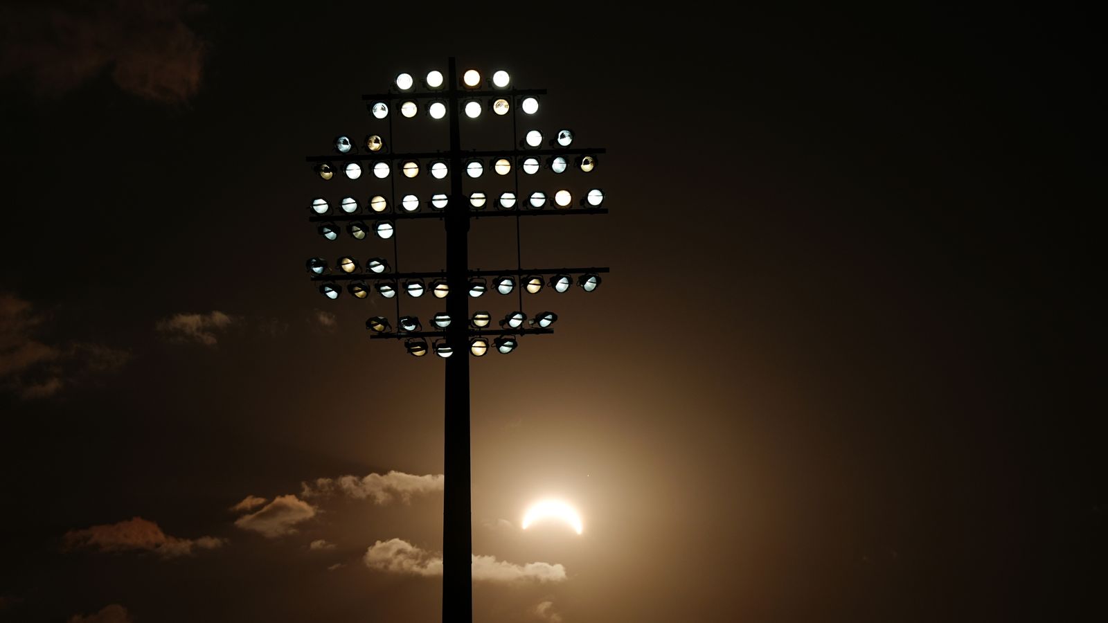 https://e0.365dm.com/26/08/1600x900/skysports-eclipse-edgbaston_7320057.jpg?20260812202040