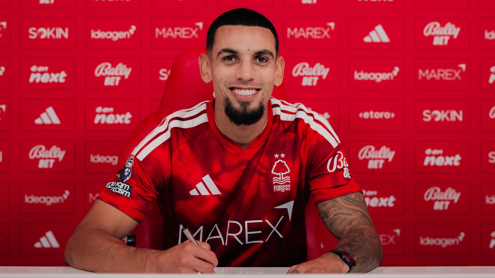 Nottingham Forest Signs Daniel Munoz from Crystal Palace for Up to £22m