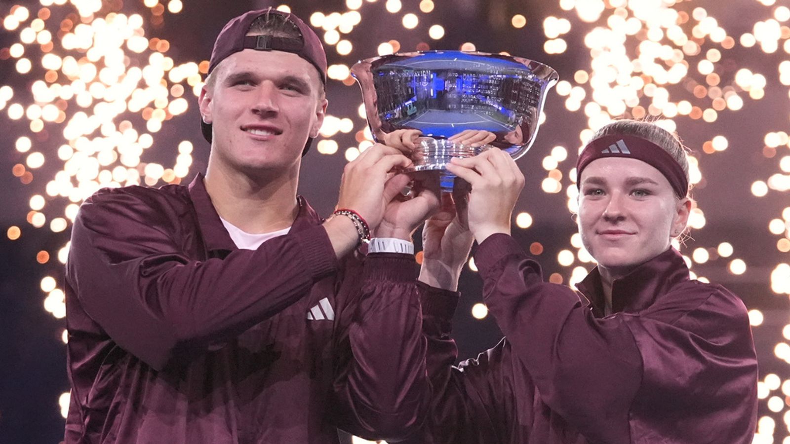 https://e0.365dm.com/26/08/1600x900/skysports-jakub-mensik-karolina-muchova_7332302.jpg?20260827060047