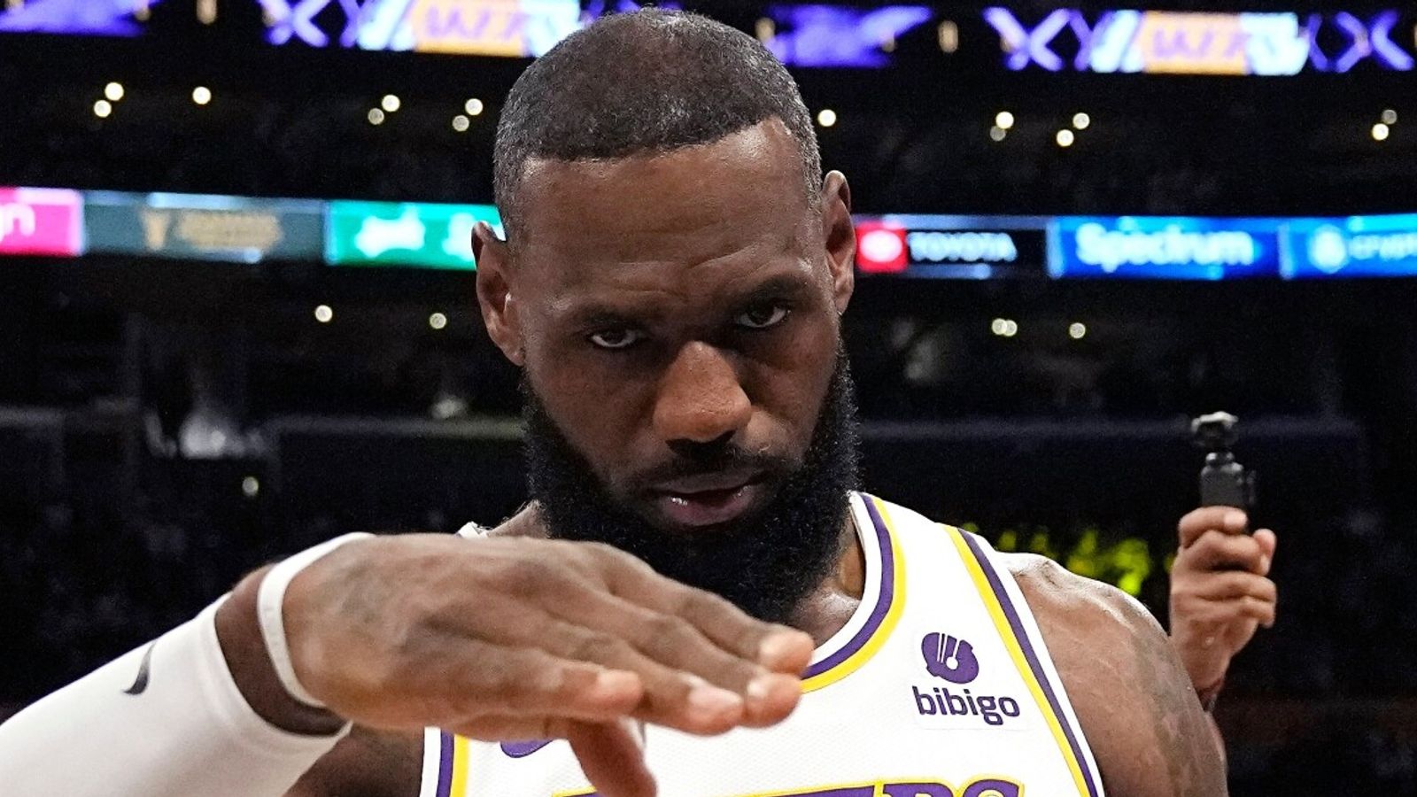 LeBron James: Lenda da NBA reprime rumores de aposentadoria enquanto se prepara para a 24ª temporada com o Philadelphia 76ers | Notícias da NBA