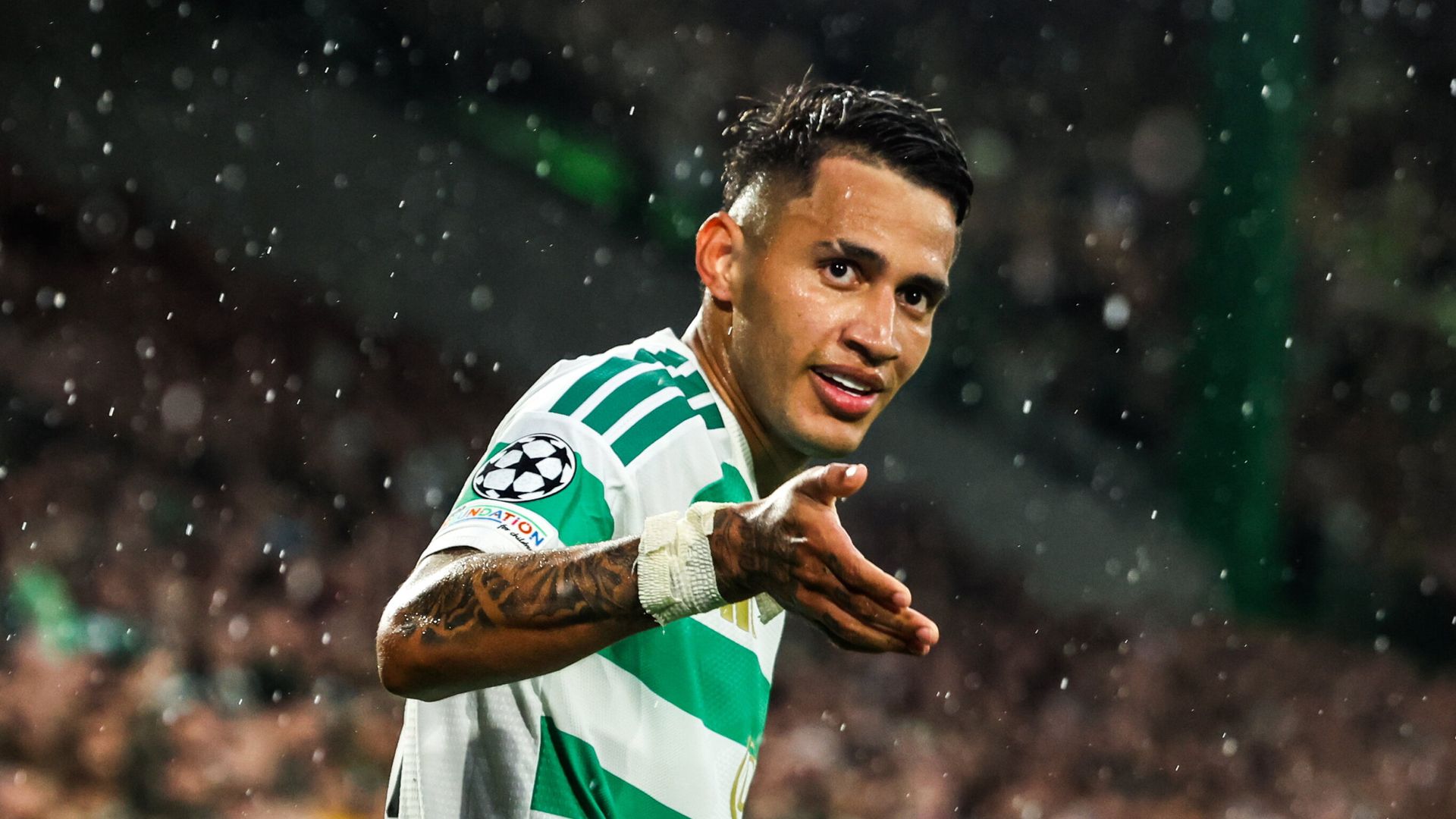 Duran with another stunner to put Celtic THREE up vs LASK LIVE!