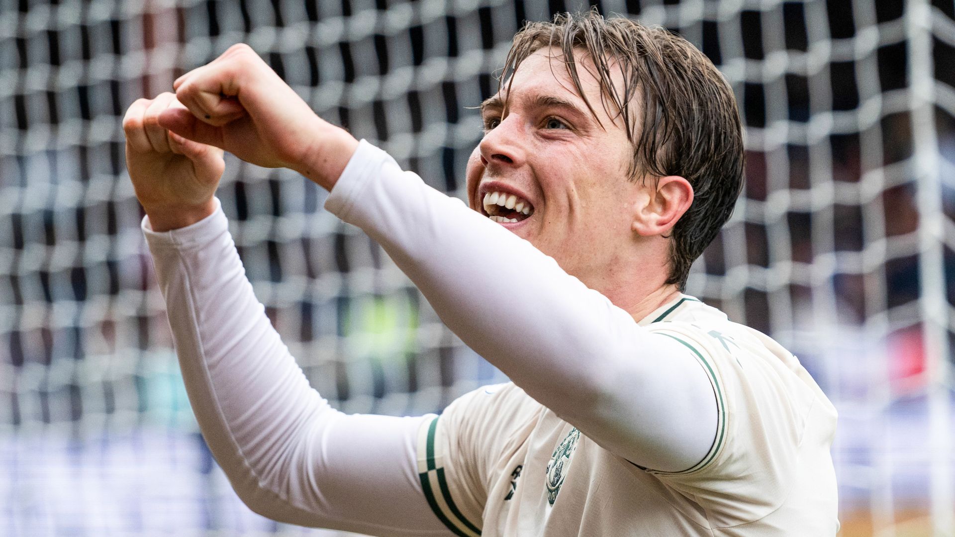 Hibs seal narrow victory over Dundee