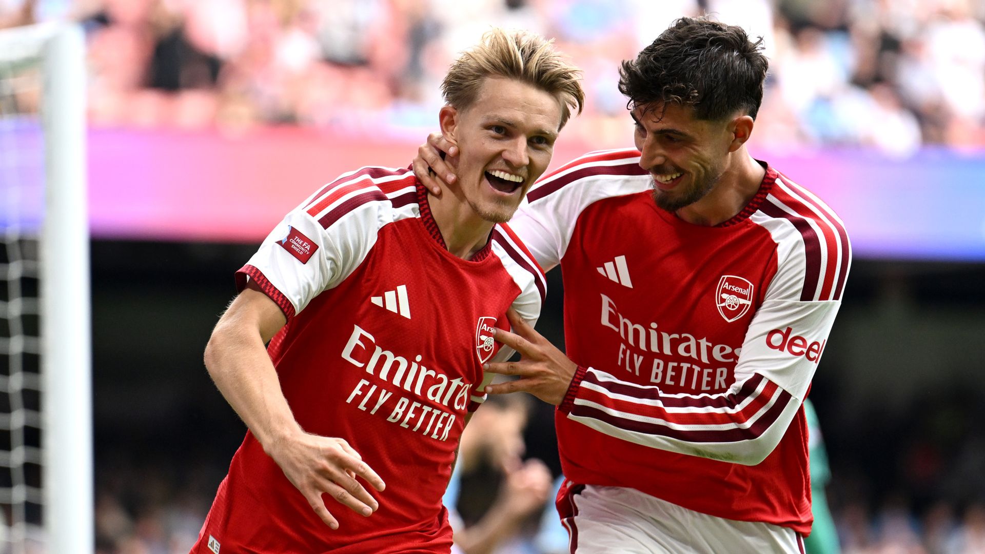 It's three! Odegaard puts Arsenal in command against Man City LIVE!